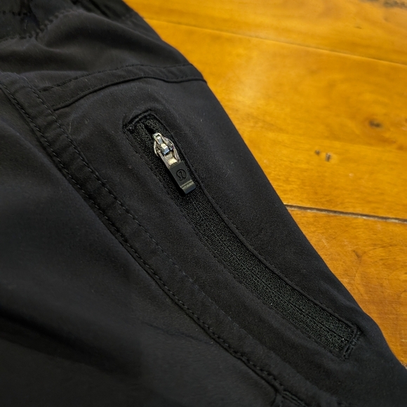 Lululemon Size 8 low rise shorts - Picture 2 of 5